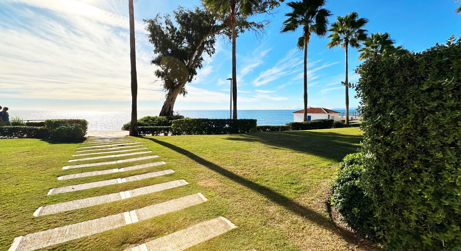 2 Zimmer Apartment zu verkaufen in Estepona mit Pool Garage - 630.000 € (Ref: 9065173)