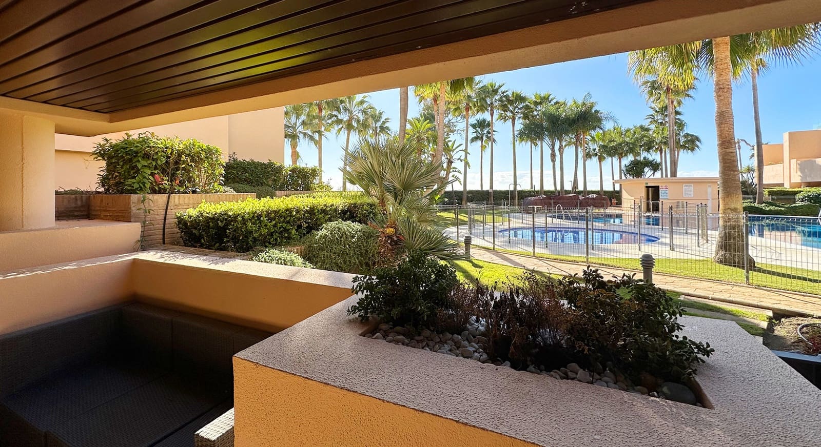 2 Zimmer Apartment zu verkaufen in Estepona mit Pool Garage - 630.000 € (Ref: 9065173)