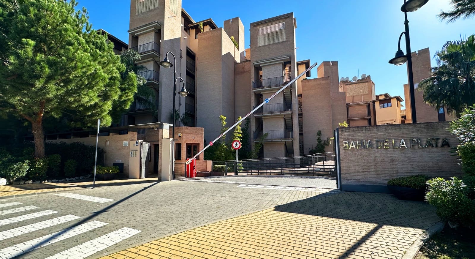2 Zimmer Apartment zu verkaufen in Estepona mit Pool Garage - 630.000 € (Ref: 9065173)