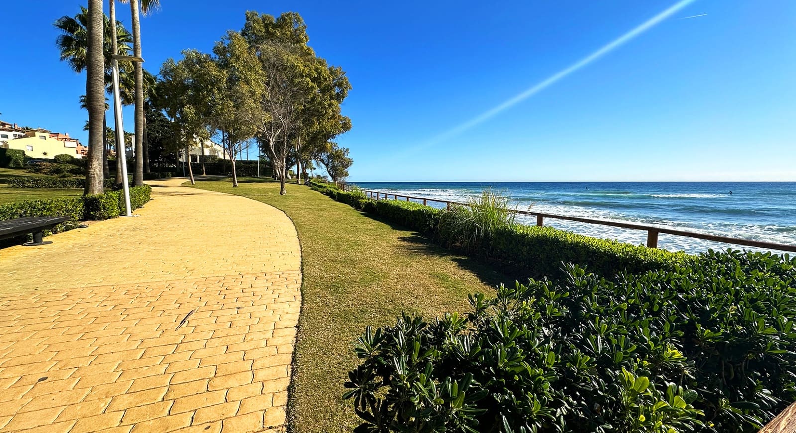 2 Zimmer Apartment zu verkaufen in Estepona mit Pool Garage - 630.000 € (Ref: 9065173)