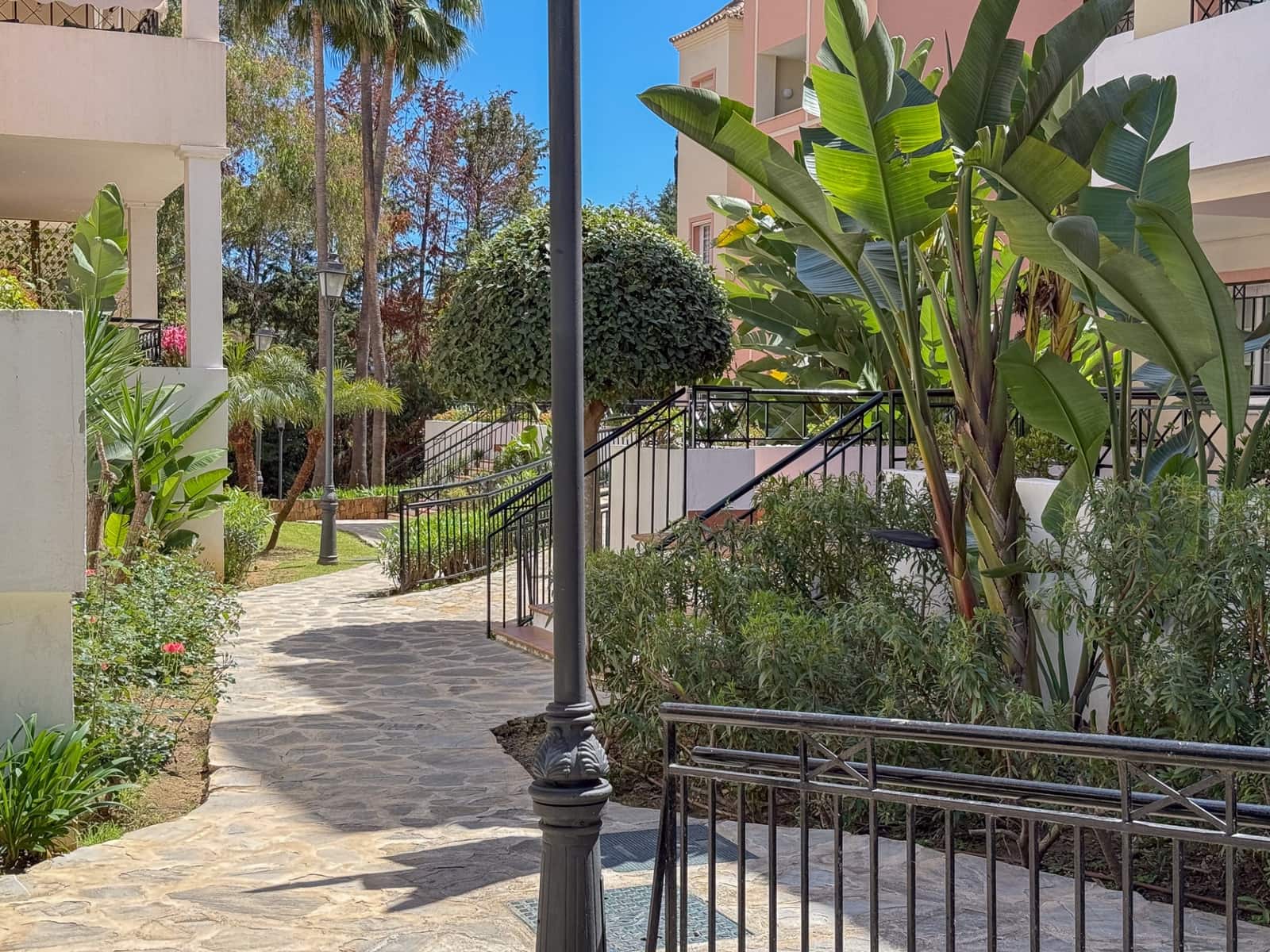 2 soveværelse Lejlighed til salg i Marbella med swimmingpool garage - € 450.000 (Ref: 9075091)