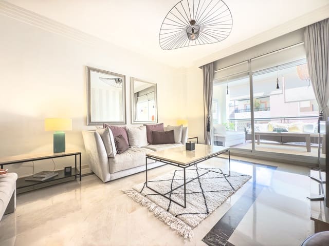 2 soverom Leilighet til salgs i Las Brisas, Marbella med svømmebasseng garasje - € 450 000 (Ref: 9075091)