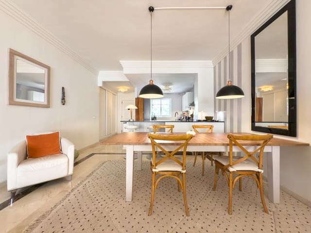 2 soverom Leilighet til salgs i Las Brisas, Marbella med svømmebasseng garasje - € 450 000 (Ref: 9075091)