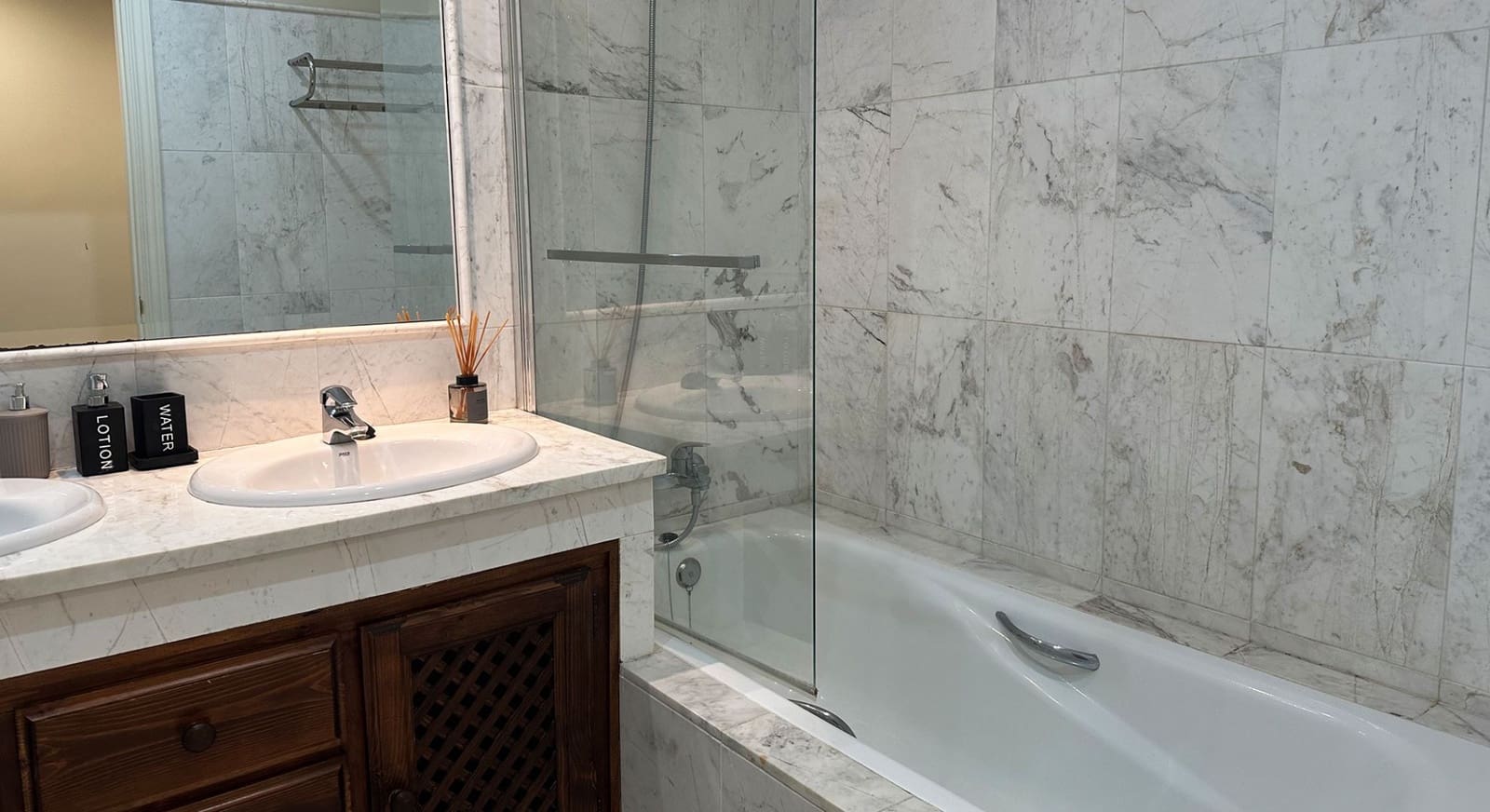 3 bedroom Apartment for sale in Estepona with pool garage - € 499,000 (Ref: 9095243)