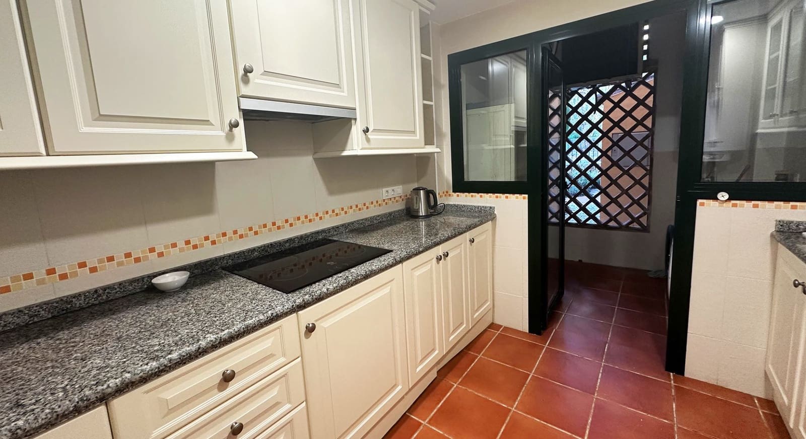 3 soverom Leilighet til salgs i Estepona med svømmebasseng garasje - € 499 000 (Ref: 9095243)