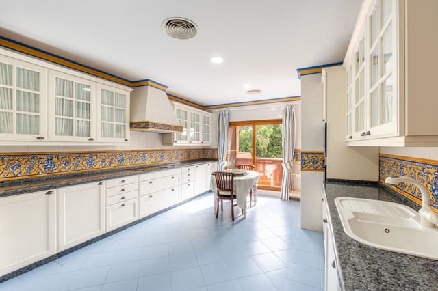 5 soverom Penthouse til salgs i San Pedro de Alcantara, Marbella med svømmebasseng garasje - € 2 350 000 (Ref: 9118705)