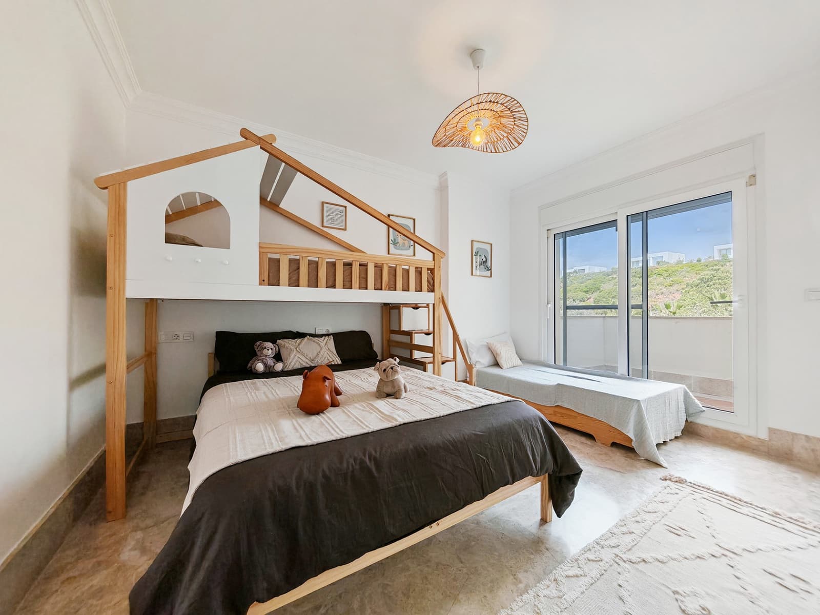 4 bedroom Villa for sale in Marbella with pool garage - € 1,995,000 (Ref: 9118706)