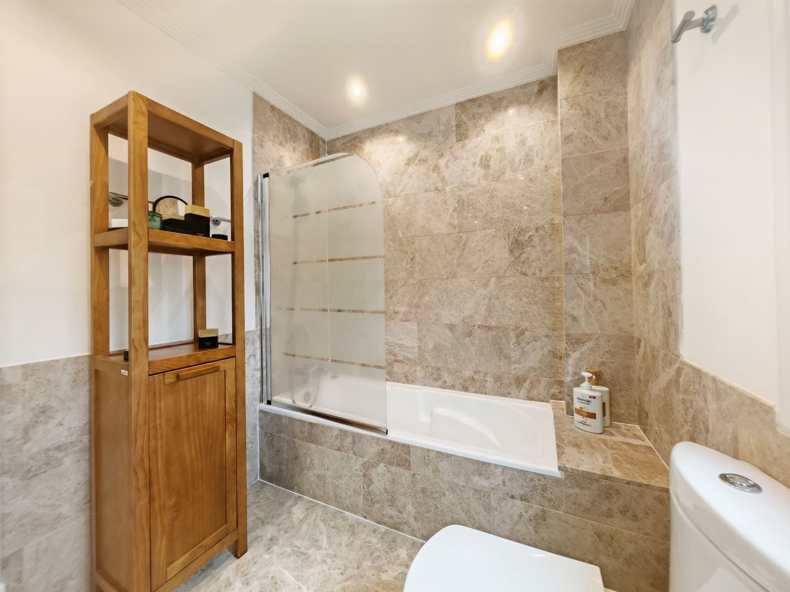 4 bedroom Villa for sale in Marbella with pool garage - € 1,995,000 (Ref: 9118706)