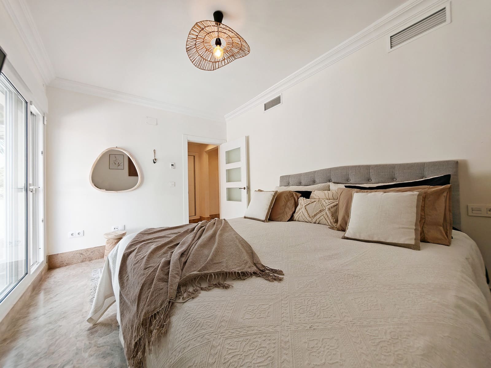 4 bedroom Villa for sale in Marbella with pool garage - € 1,995,000 (Ref: 9118706)