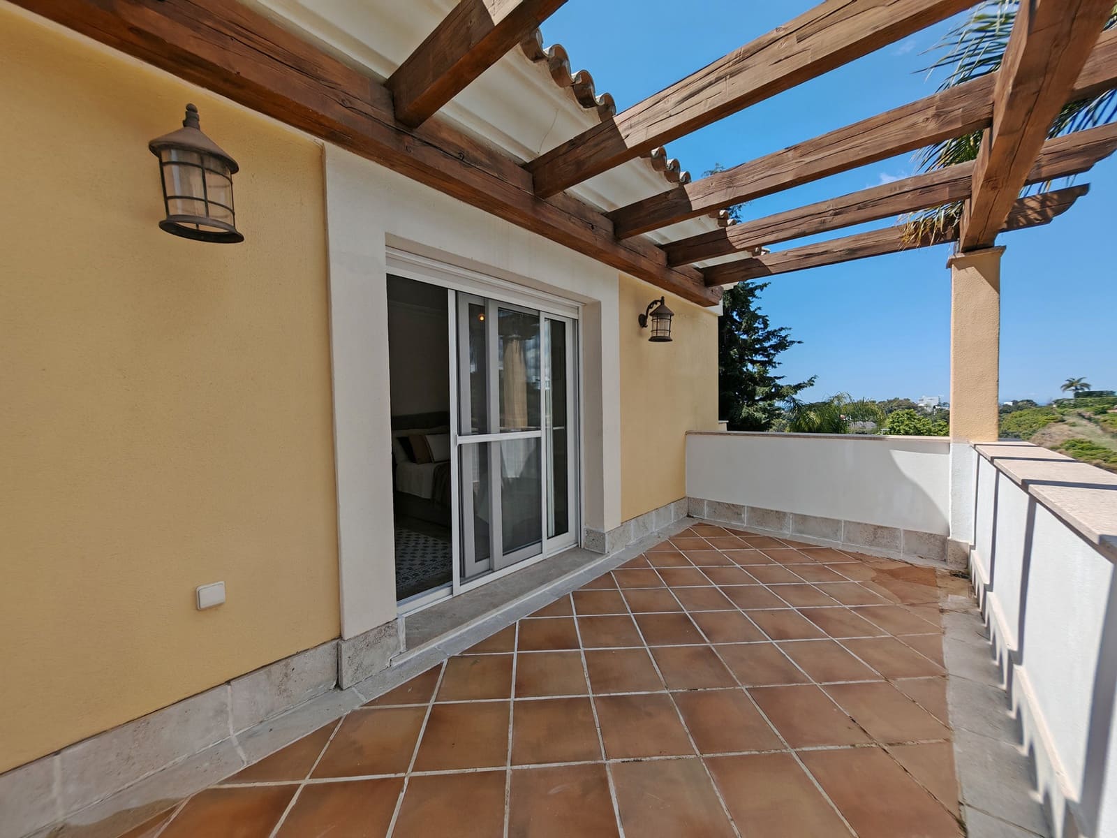 4 bedroom Villa for sale in Marbella with pool garage - € 1,995,000 (Ref: 9118706)