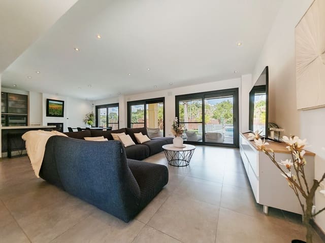 4 soverom Villa til salgs i Marbella med svømmebasseng garasje - € 1 995 000 (Ref: 9118706)