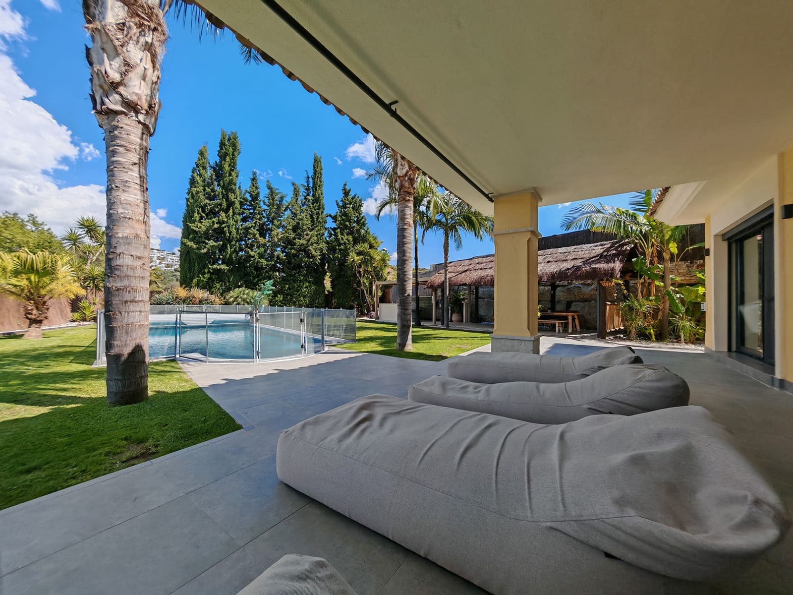 4 bedroom Villa for sale in Marbella with pool garage - € 1,995,000 (Ref: 9118706)