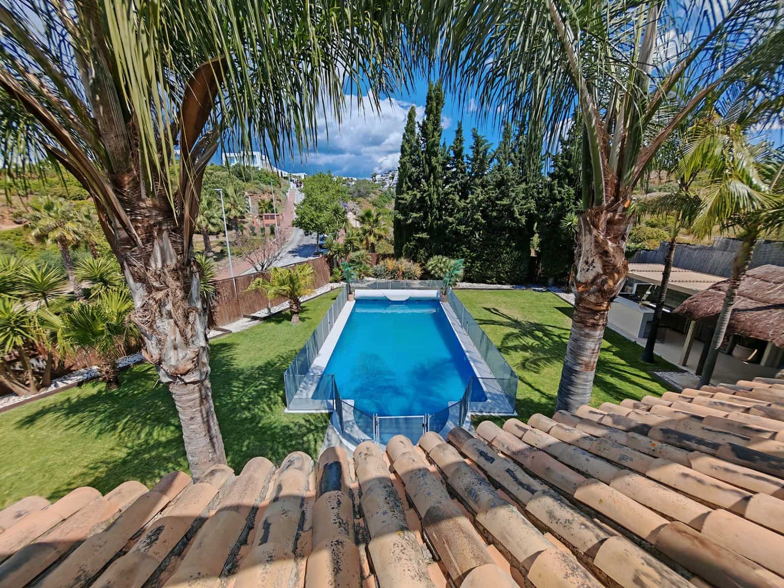 4 bedroom Villa for sale in Marbella with pool garage - € 1,995,000 (Ref: 9118706)