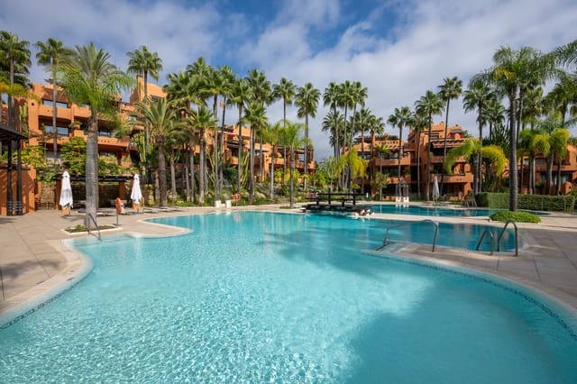 3 Zimmer Penthouse zu verkaufen in Marbella mit Pool Garage - 1.895.000 € (Ref: 9118709)