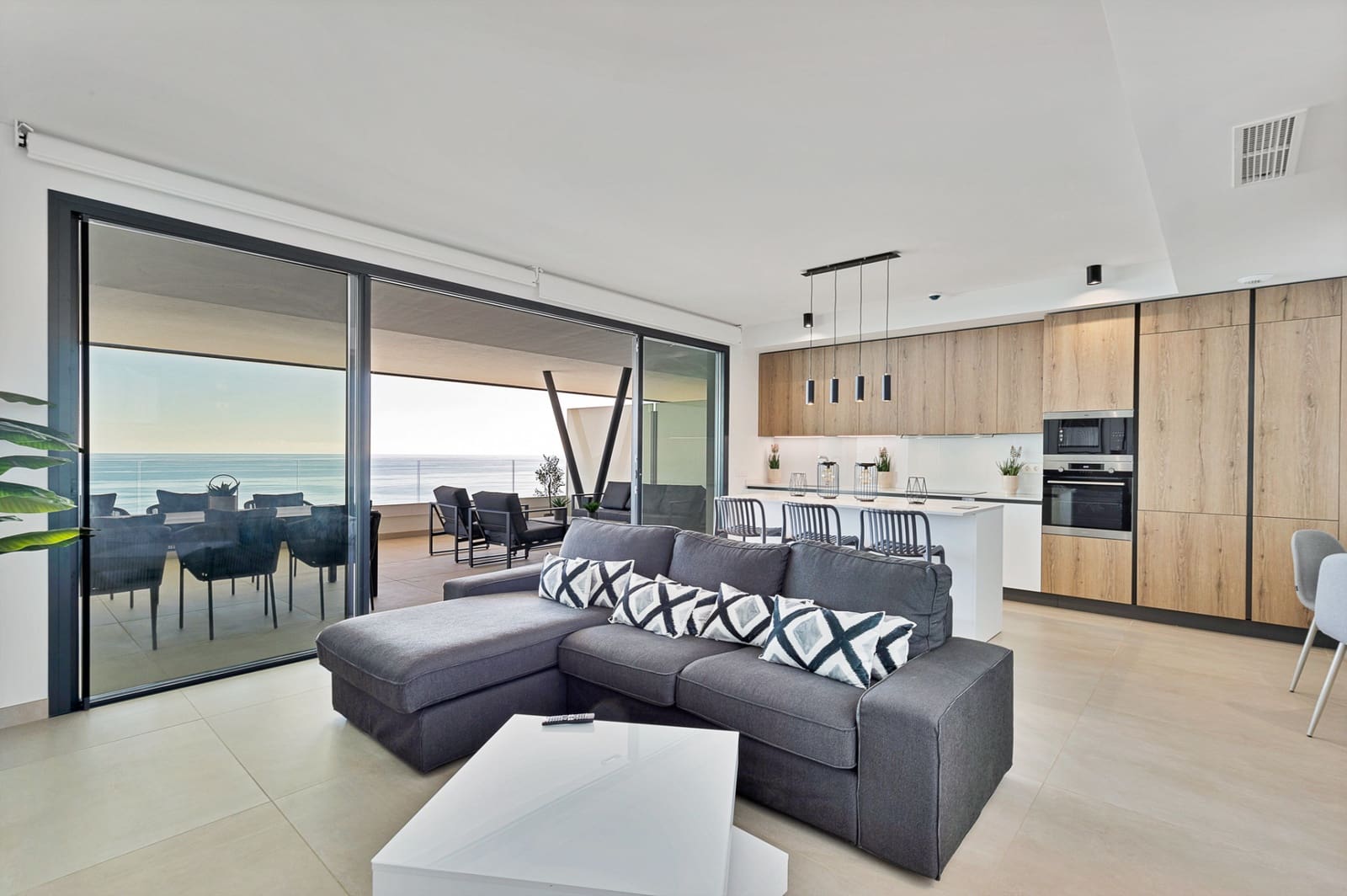 3 soverom Penthouse til salgs i Fuengirola med svømmebasseng garasje - € 1 150 000 (Ref: 9137096)