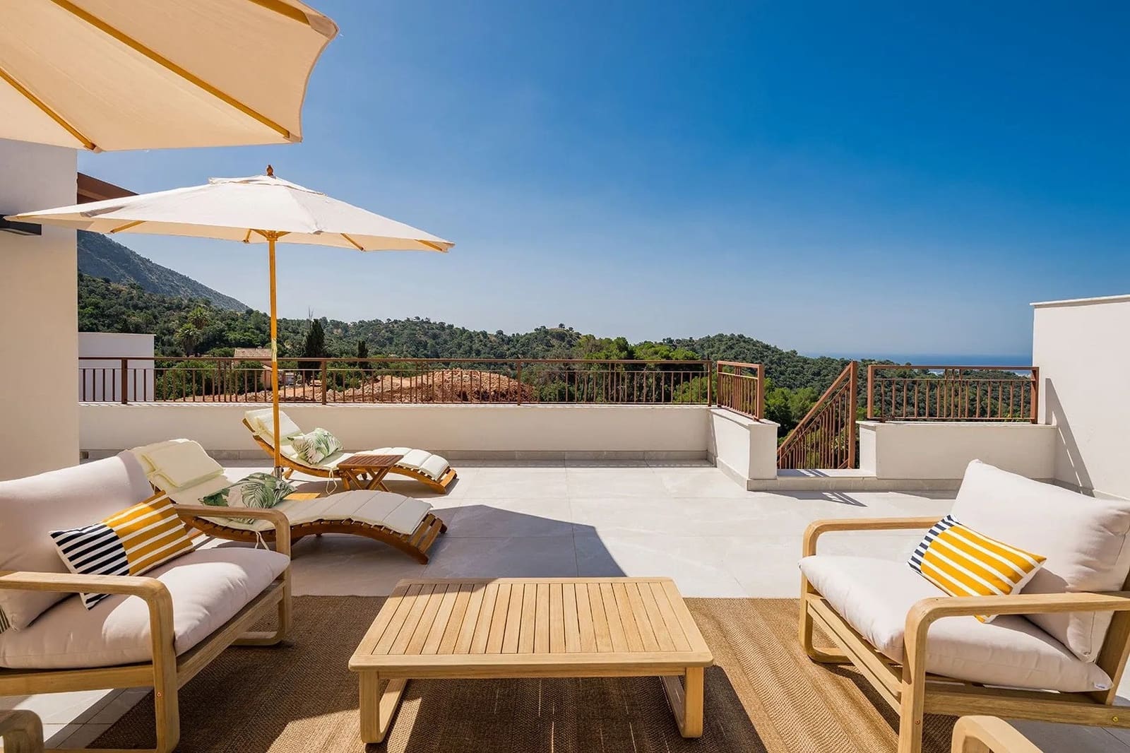 3 slaapkamer Penthouse te koop in Istan met zwembad garage - € 945.000 (Ref: 9137097)