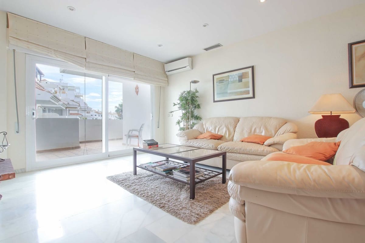 2 soverom Leilighet til salgs i Nueva Andalucia med svømmebasseng - € 579 900 (Ref: 9149234)