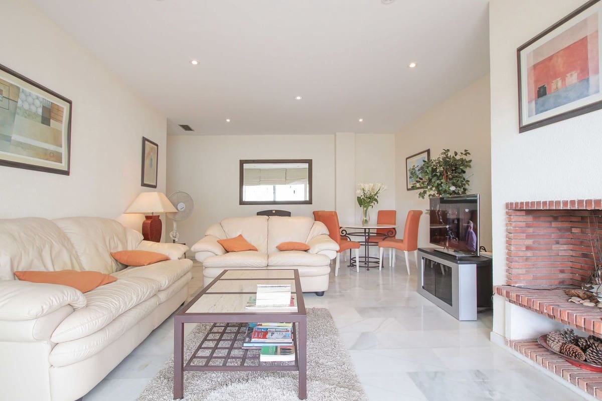 2 soverom Leilighet til salgs i Nueva Andalucia med svømmebasseng - € 579 900 (Ref: 9149234)