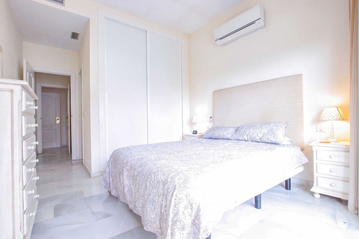 2 soverom Leilighet til salgs i Nueva Andalucia med svømmebasseng - € 579 900 (Ref: 9149234)