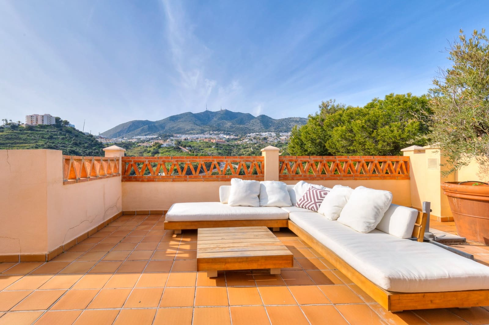 2 soveværelse Penthouse til salg i Torrequebrada med swimmingpool garage - € 595.000 (Ref: 9149235)