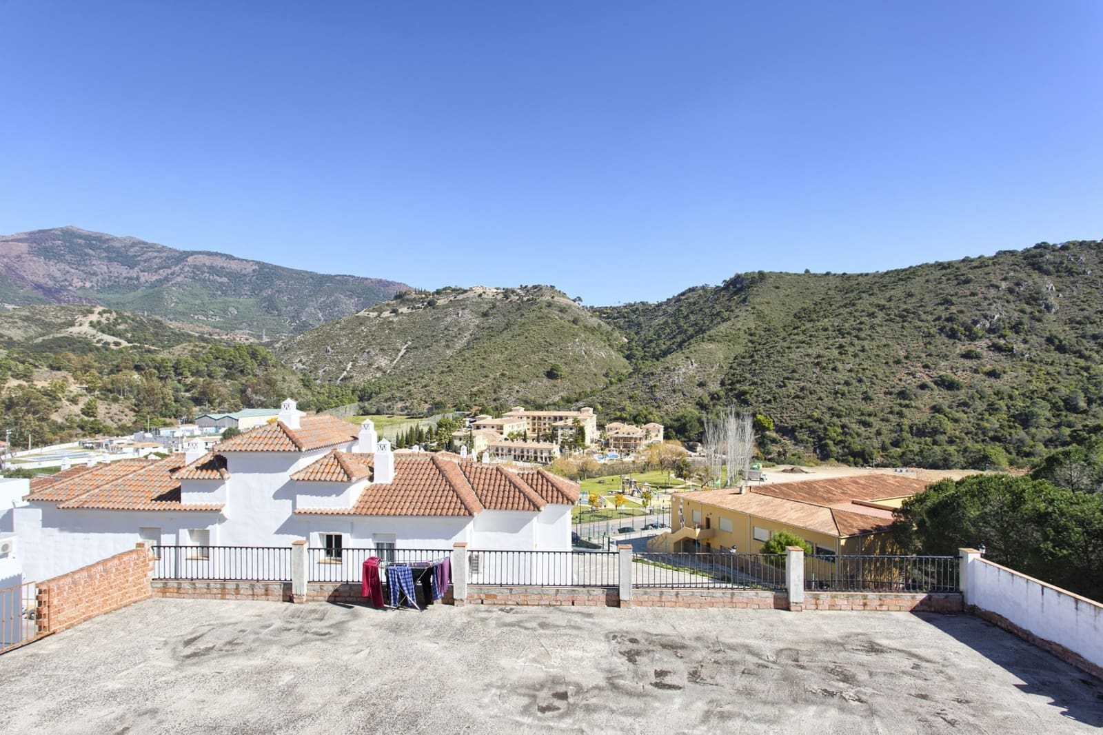 3 bedroom Townhouse for sale in Benahavis - € 375,000 (Ref: 9193801)