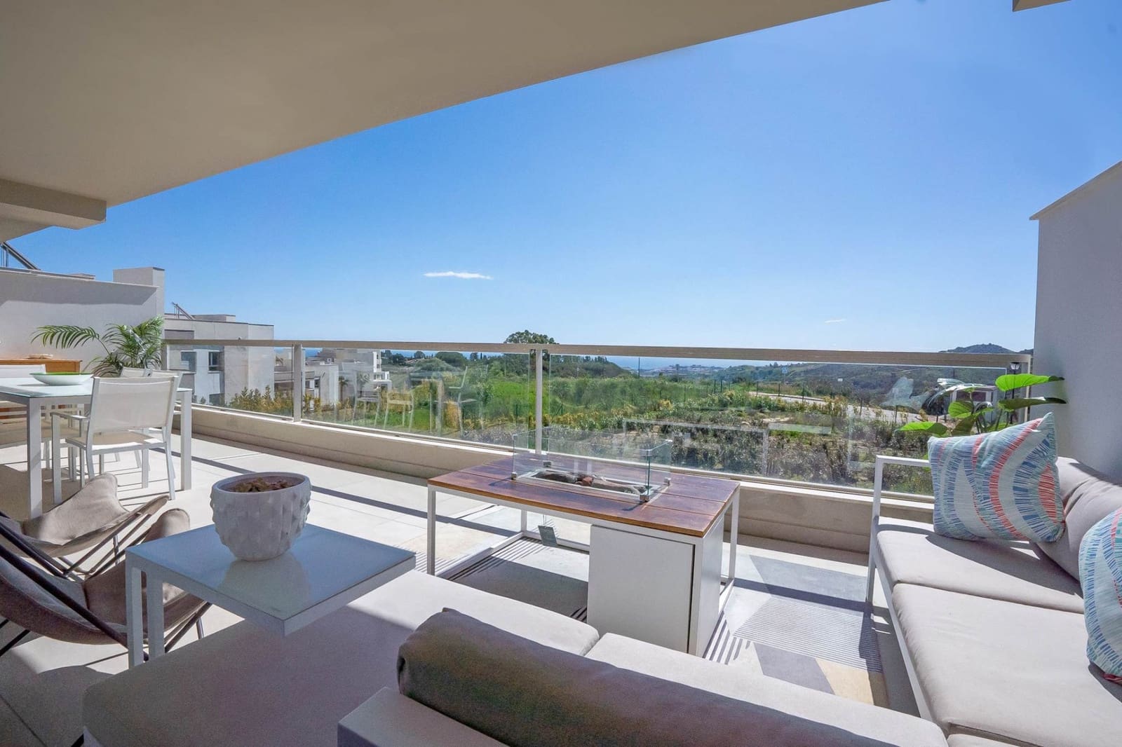 2 bedroom Apartment for sale in Mijas Costa with pool garage - € 439,000 (Ref: 9226495)