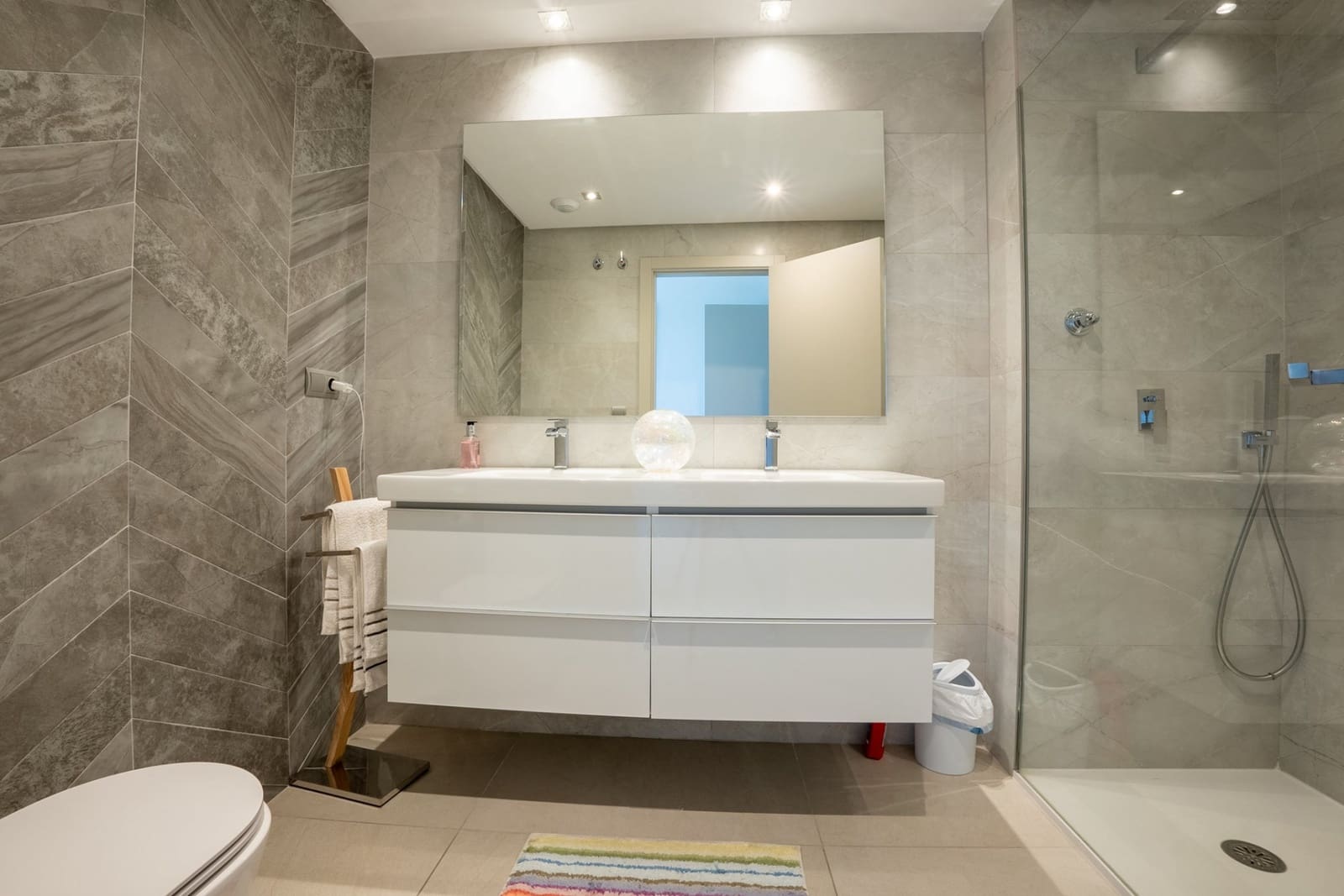 2 bedroom Apartment for sale in Mijas Costa with pool garage - € 439,000 (Ref: 9226495)