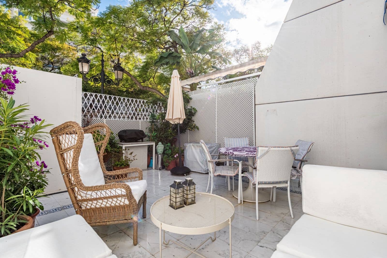2 Zimmer Apartment zu verkaufen in Marbella mit Pool Garage - 699.000 € (Ref: 9242896)