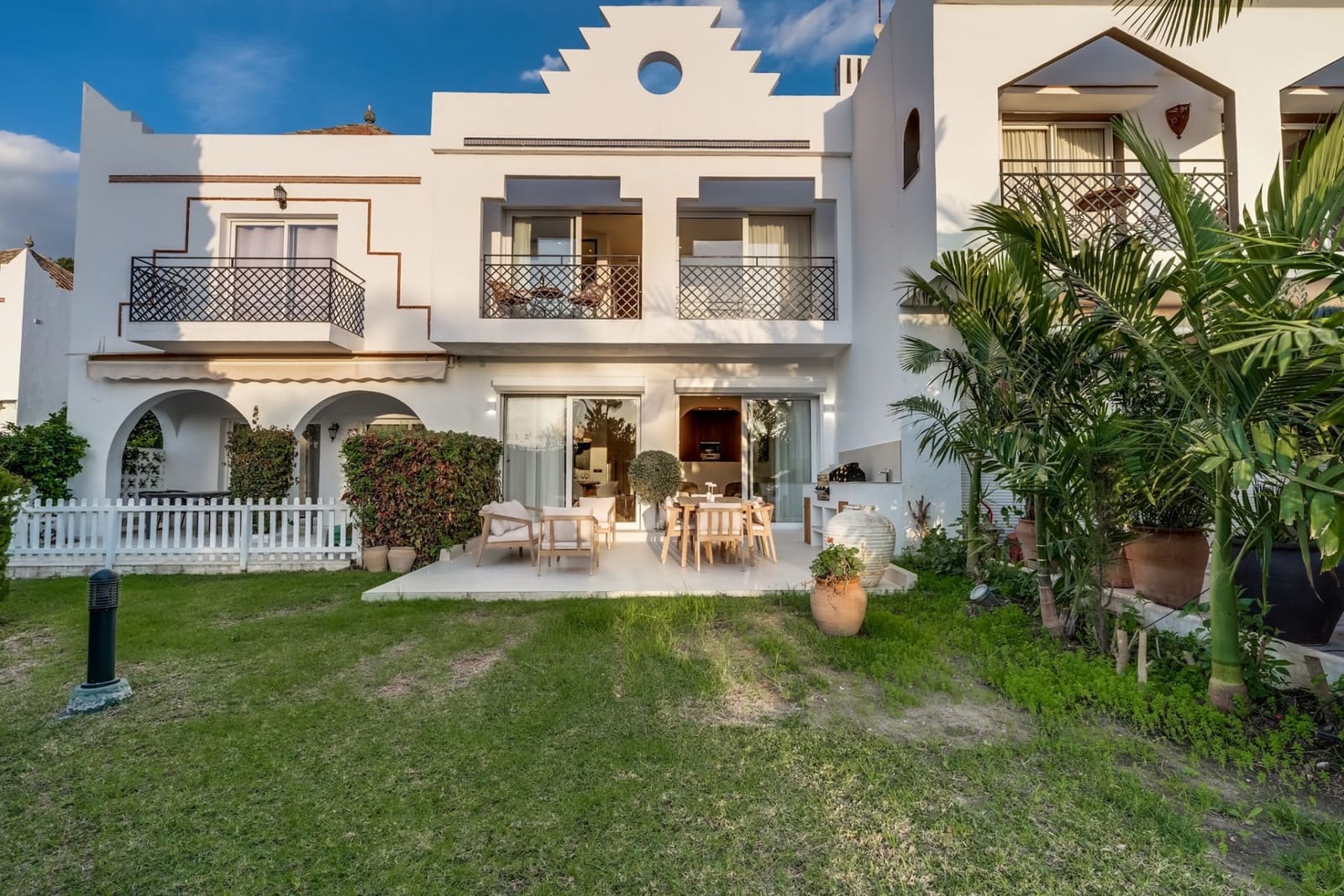 4 bedroom Townhouse for sale in Marbella with pool garage - € 1,395,000 (Ref: 9247018)