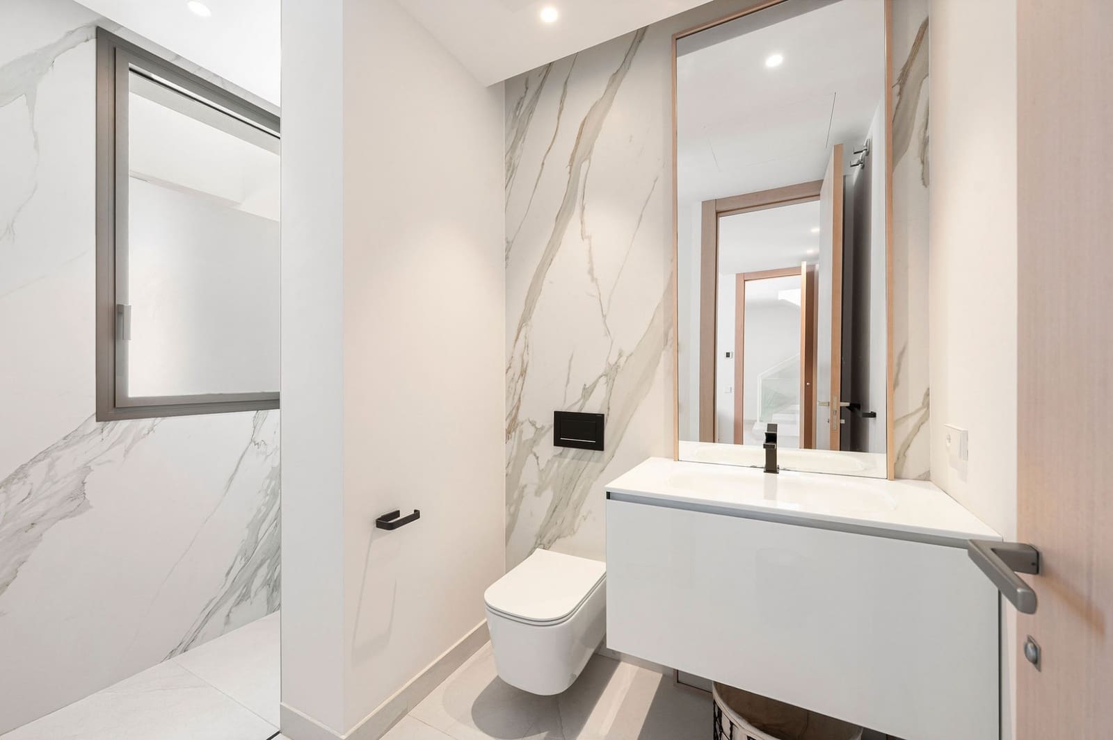 4 soverom Kjedet enebolig til salgs i Nueva Andalucia med svømmebasseng garasje - € 4 650 000 (Ref: 9297214)