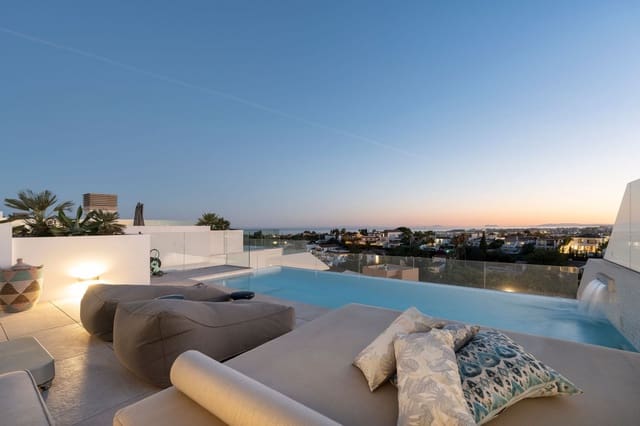 4 soverom Kjedet enebolig til salgs i Nueva Andalucia, Marbella med svømmebasseng garasje - € 4 650 000 (Ref: 9297214)