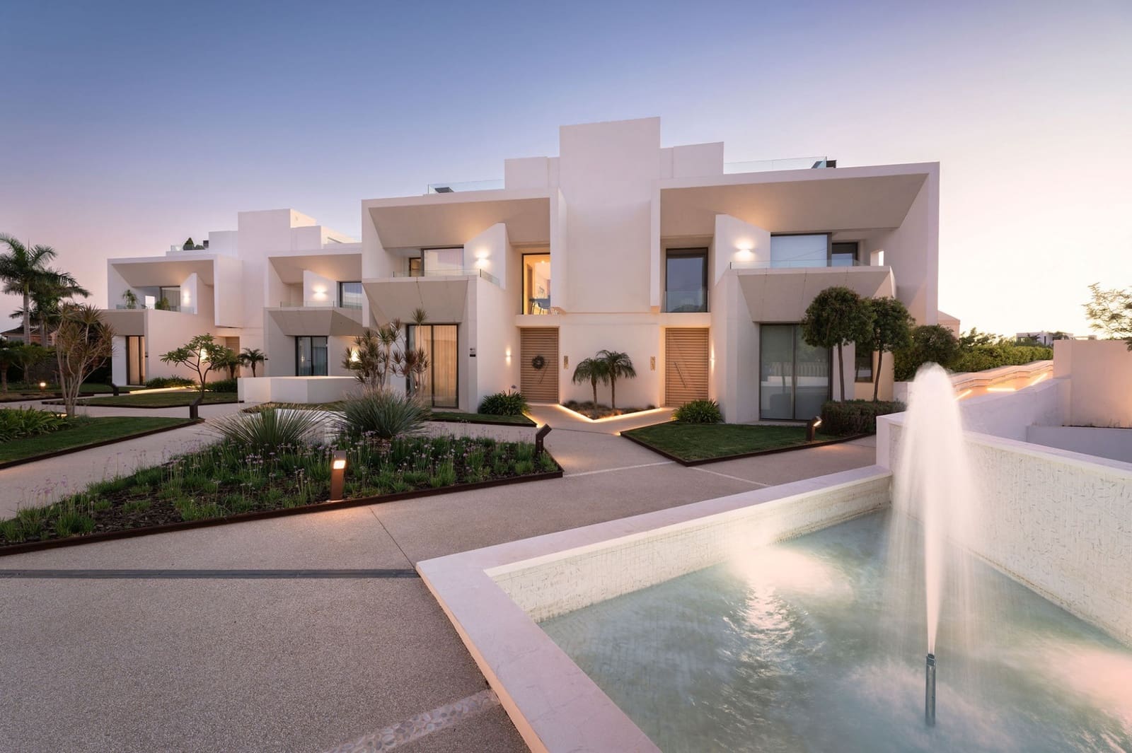 4 soverom Kjedet enebolig til salgs i Nueva Andalucia med svømmebasseng garasje - € 4 650 000 (Ref: 9297214)