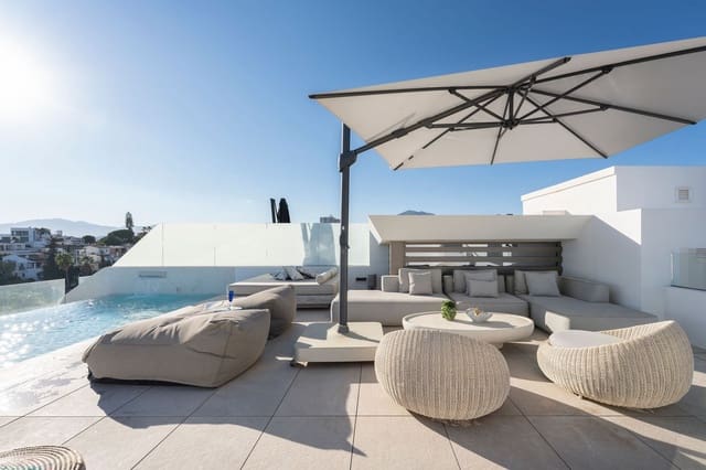 4 soverom Kjedet enebolig til salgs i Nueva Andalucia, Marbella med svømmebasseng garasje - € 4 650 000 (Ref: 9297214)