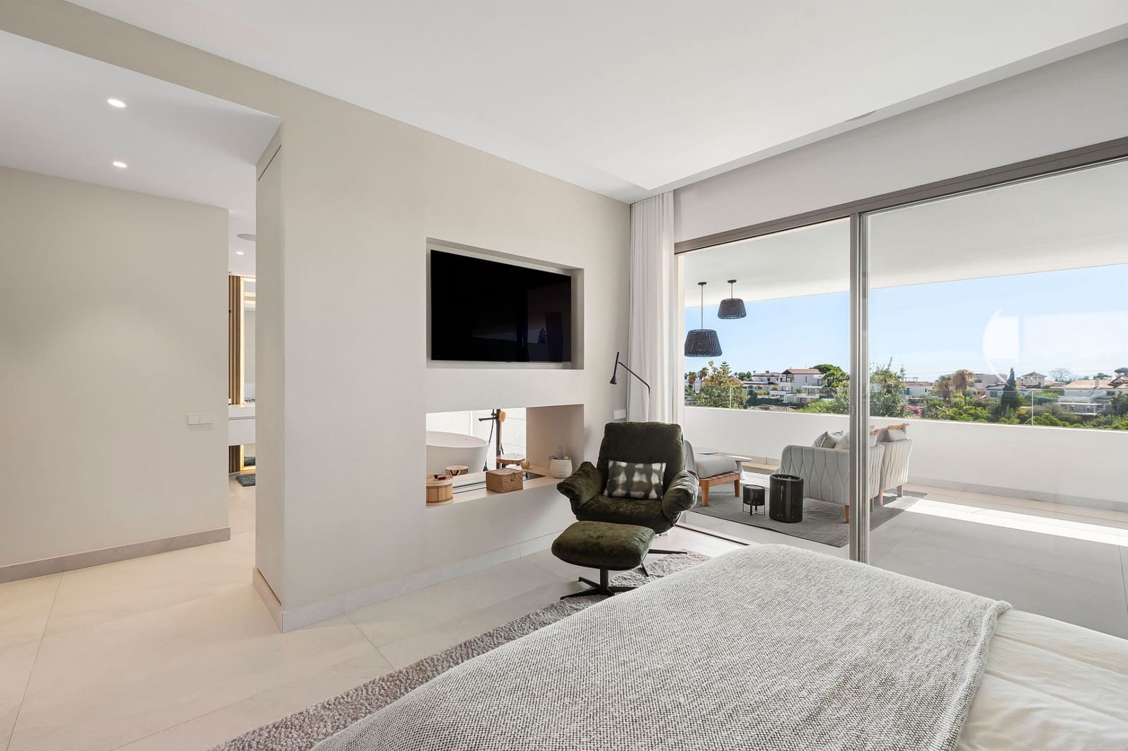 4 soverom Kjedet enebolig til salgs i Nueva Andalucia med svømmebasseng garasje - € 4 650 000 (Ref: 9297214)