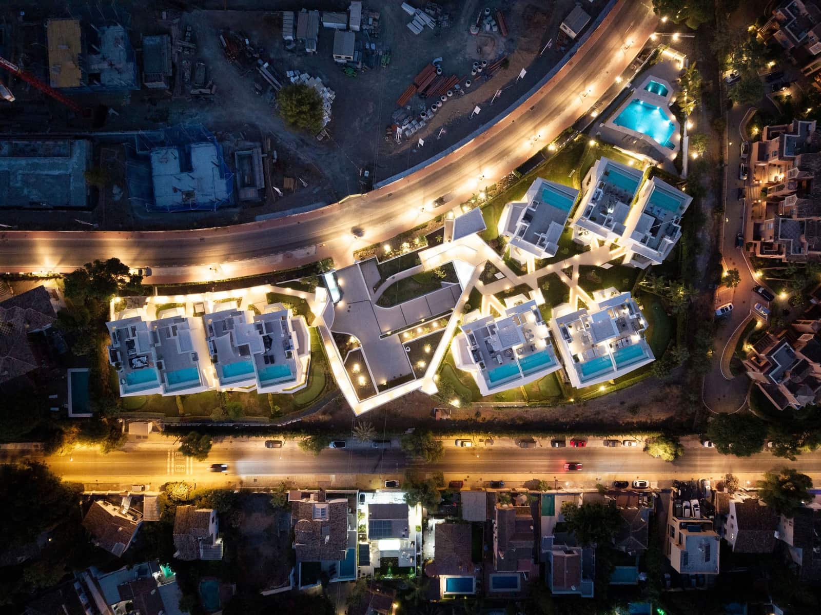 4 soverom Kjedet enebolig til salgs i Nueva Andalucia med svømmebasseng garasje - € 4 650 000 (Ref: 9297214)