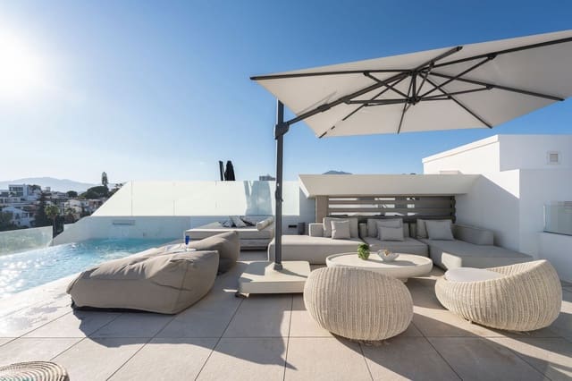 4 soverom Kjedet enebolig til salgs i Nueva Andalucia, Marbella med svømmebasseng garasje - € 4 650 000 (Ref: 9297214)