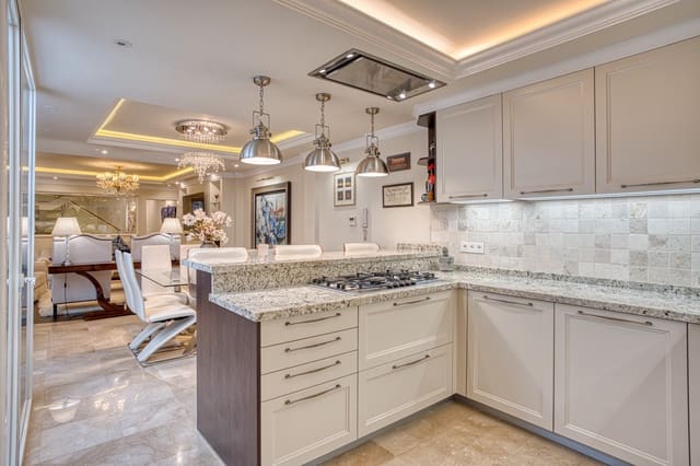 4 sypialnia Dom na sprzedaż w Marbella - 1 550 000 € (Ref: 9297217)