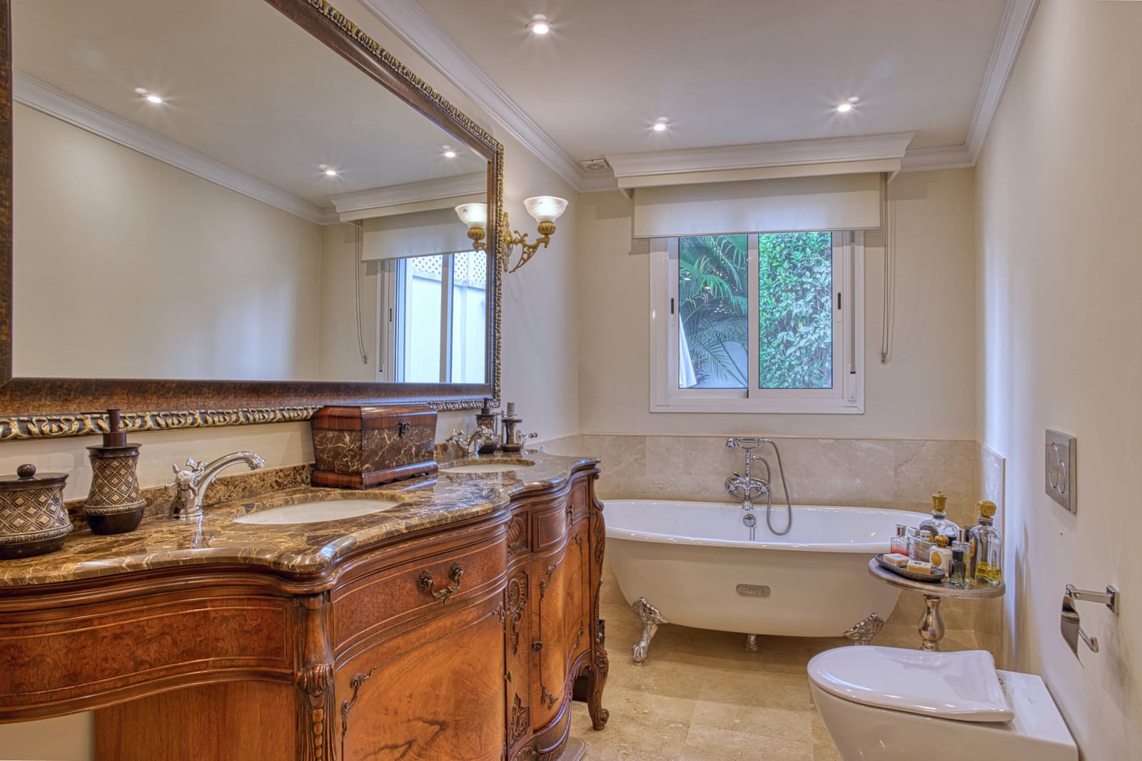 4 bedroom Townhouse for sale in Marbella - € 1,575,000 (Ref: 9297217)