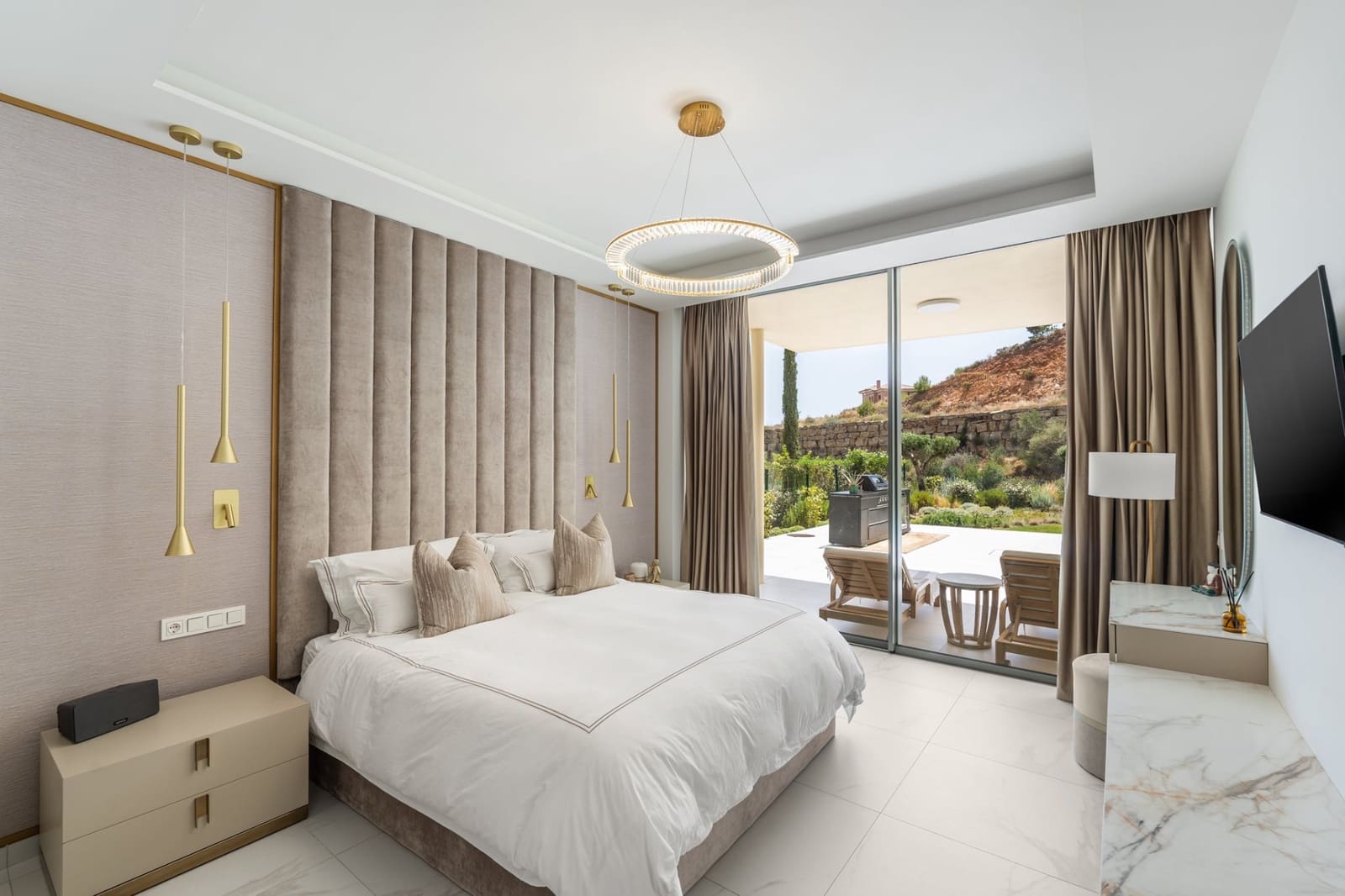 3 bedroom Apartment for sale in Benalmadena with pool garage - € 1,450,000 (Ref: 9297218)