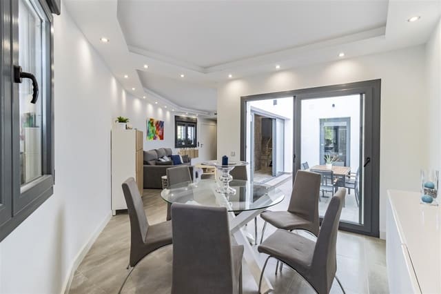 3 soverom Hus til salgs i San Pedro de Alcantara, Marbella med svømmebasseng garasje - € 900 000 (Ref: 9297223)