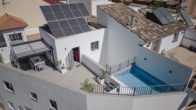 Casa de 3 habitaciones en San Pedro de Alcantara, Marbella en venta con piscina garaje - 900.000 € (Ref: 9297223)