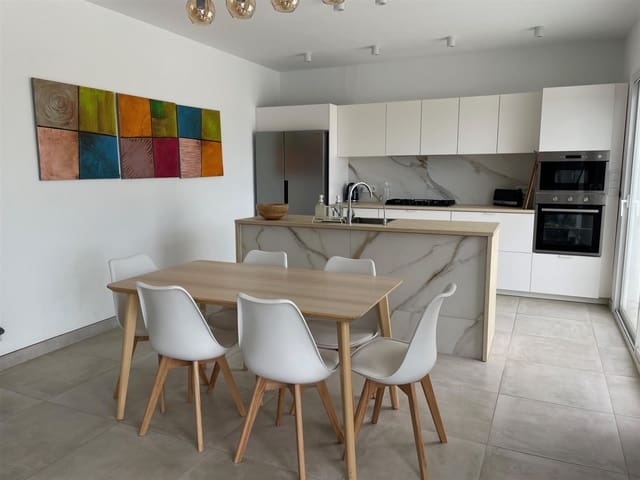 3 sypialnia Willa na sprzedaż w El Velerín, Estepona z basenem garażem - 875 000 € (Ref: 9297225)