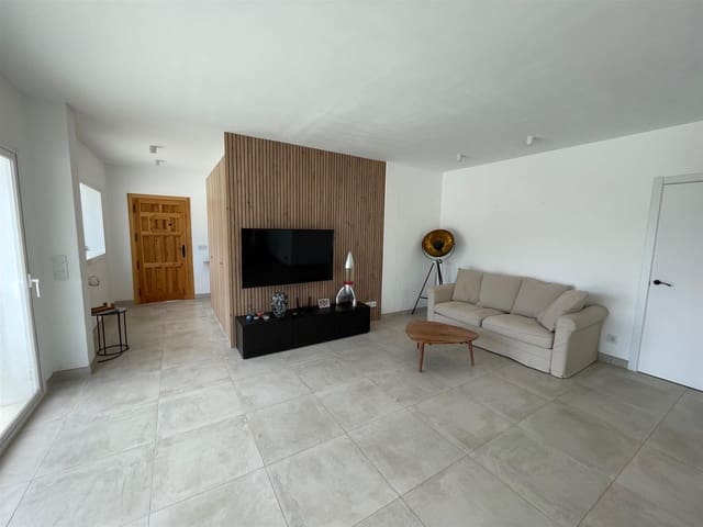 3 sypialnia Willa na sprzedaż w El Velerín, Estepona z basenem garażem - 875 000 € (Ref: 9297225)