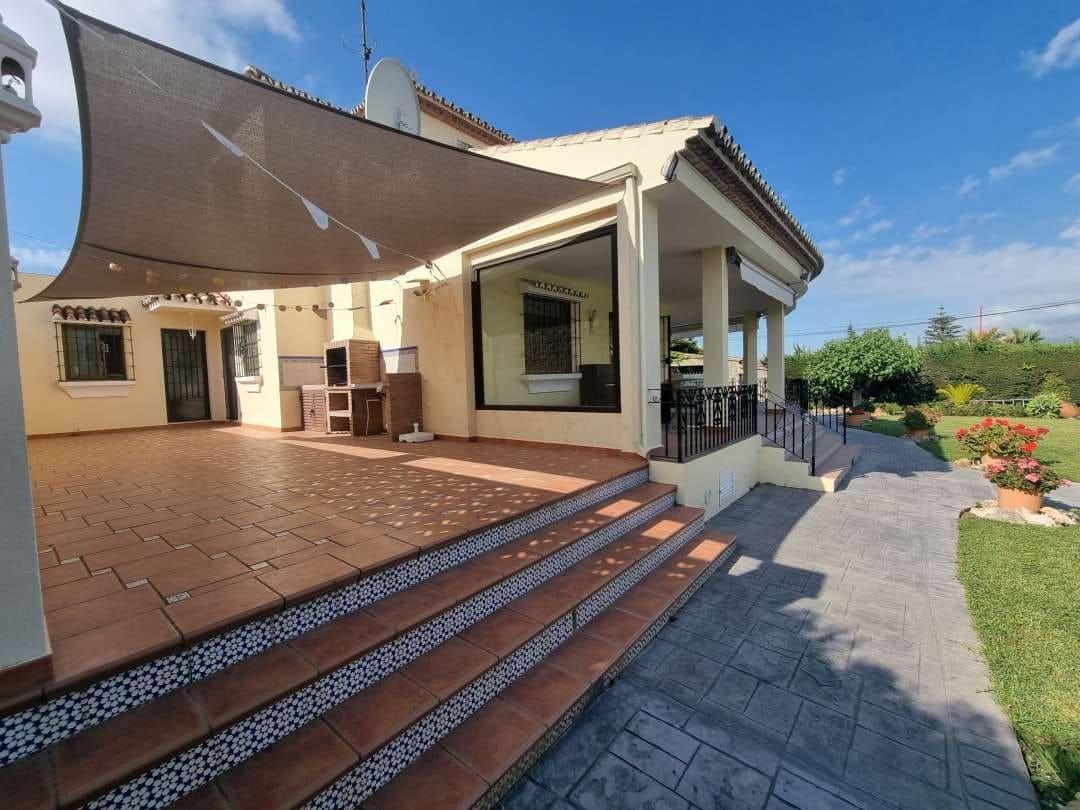 6 soveværelse Villa til salg i Nueva Andalucia med swimmingpool garage - € 2.500.000 (Ref: 9344462)