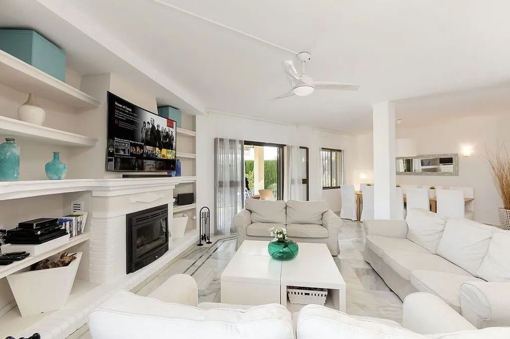 6 bedroom Villa for sale in Nueva Andalucia with pool garage - € 2,500,000 (Ref: 9344462)