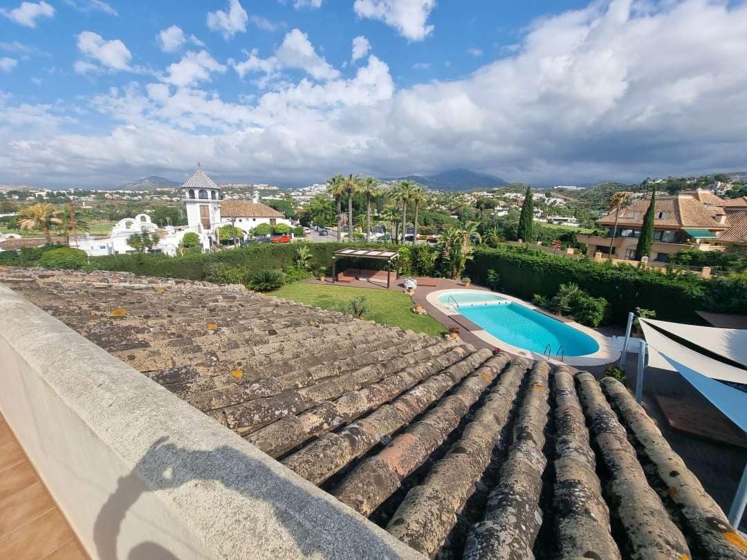 6 bedroom Villa for sale in Nueva Andalucia with pool garage - € 2,500,000 (Ref: 9344462)
