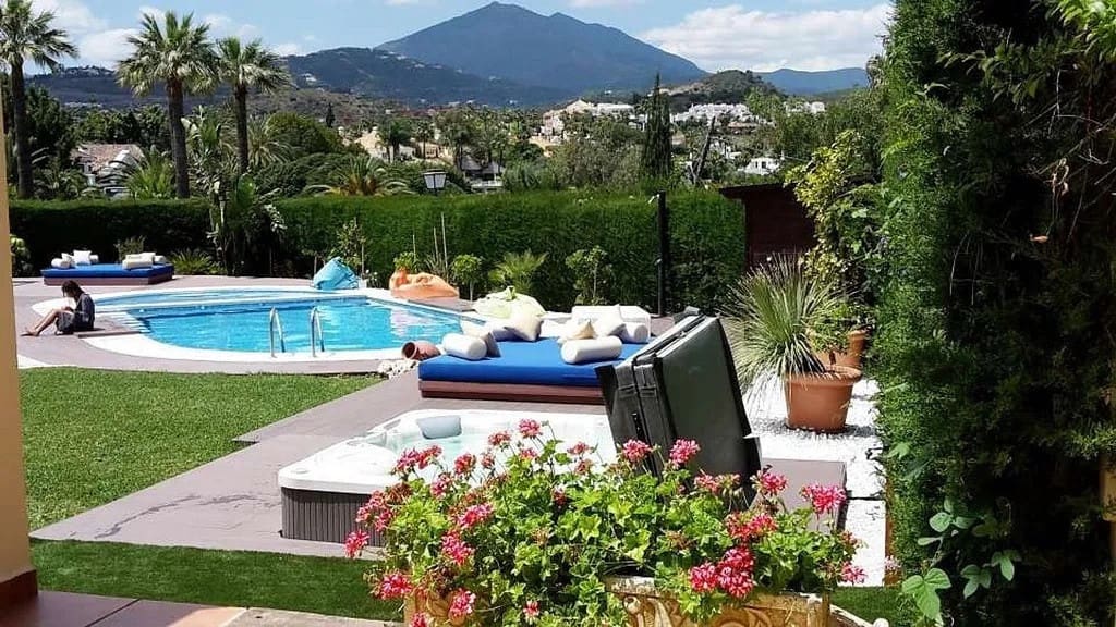 6 bedroom Villa for sale in Nueva Andalucia with pool garage - € 2,500,000 (Ref: 9344462)