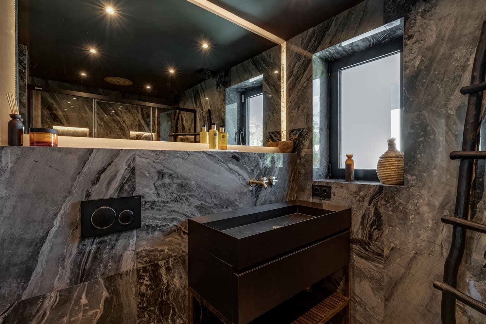 5 soveværelse Villa til salg i Nueva Andalucia med swimmingpool garage - € 1.894.000 (Ref: 9344464)