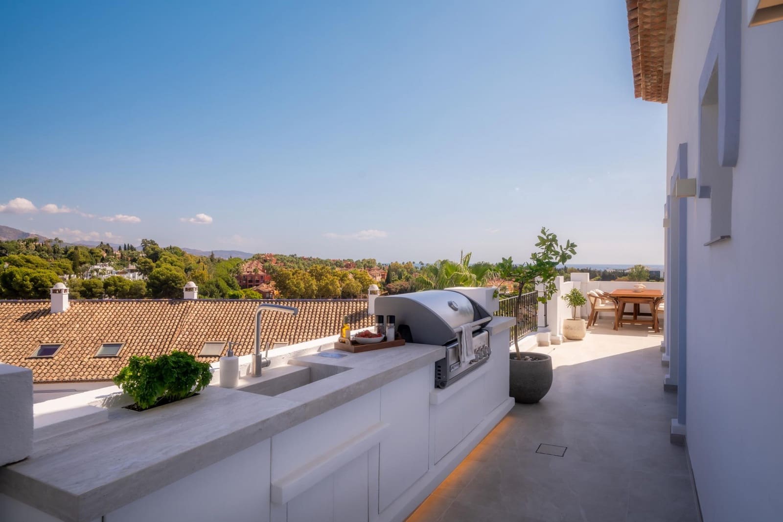 3 slaapkamer Penthouse te koop in Nueva Andalucia met zwembad garage - € 1.550.000 (Ref: 9344465)