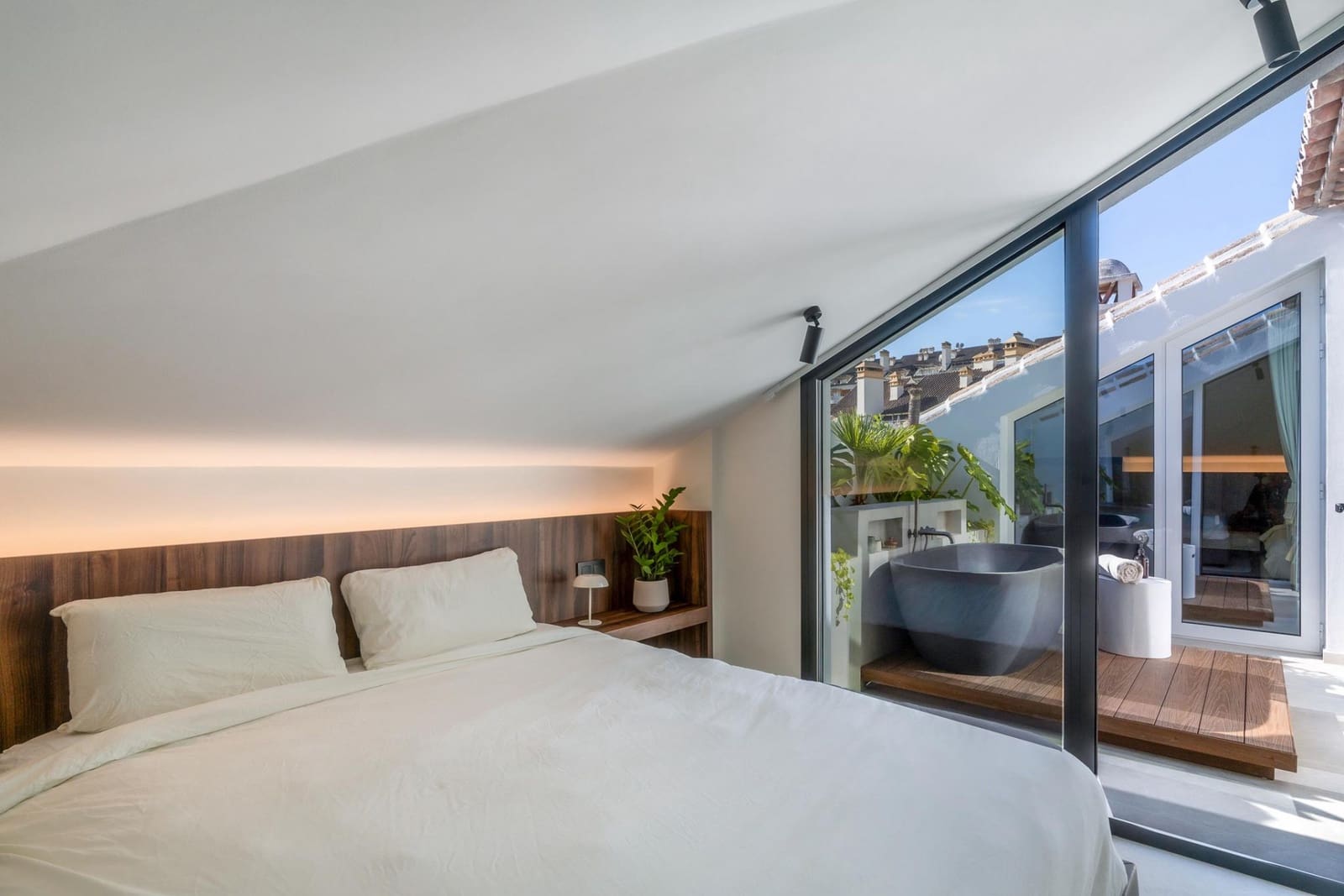 3 slaapkamer Penthouse te koop in Nueva Andalucia met zwembad garage - € 1.550.000 (Ref: 9344465)